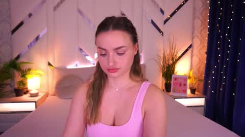 Snapshot of minifox_ chatting on February 13, 8:54 am minifox_ online show from February 13, 8:54 am