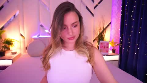 Snapshot of minifox_ chatting on February 23, 8:22 am minifox_ online show from February 23, 8:22 am