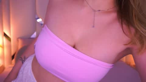 Snapshot of minifox_ chatting on February 26, 4:06 pm minifox_ online show from February 26, 4:06 pm