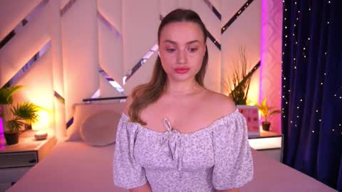 Snapshot of minifox_ chatting on March 2, 7:15 am minifox_ online show from March 2, 7:15 am