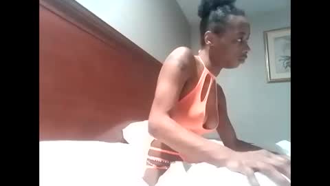 Snapshot of minniehunney chatting on January 24, 10:11 am minniehunney online show from January 24, 10:11 am