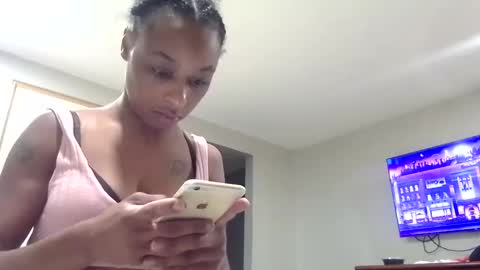 Snapshot of minniehunney chatting on October 6, 11:40 am minniehunney online show from October 6, 11:40 am