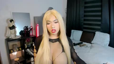 Snapshot of minty_hill chatting on February 14, 8:38 pm MARIANE online show from February 14, 8:38 pm