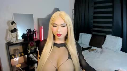 Snapshot of minty_hill chatting on February 16, 5:42 pm MARIANE online show from February 16, 5:42 pm