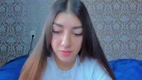 Snapshot of mira_bloempje chatting on September 17, 9:44 am Mira online show from September 17, 9:44 am