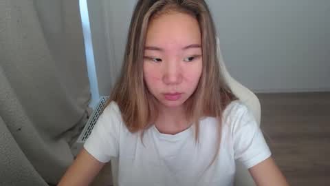 mira_g online show from October 13, 6:02 am