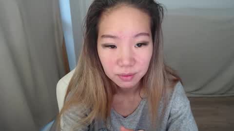 mira_g online show from December 5, 8:12 am