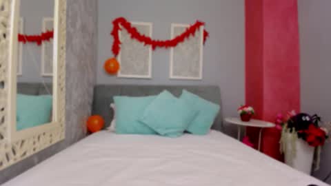 Snapshot of mira_glow chatting on November 12, 4:57 am Mira online show from November 12, 4:57 am