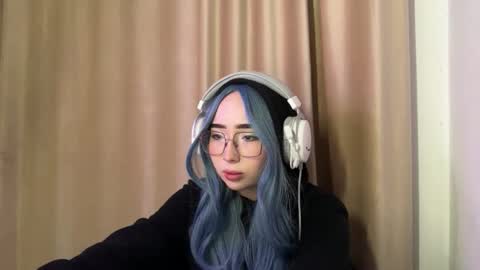 Snapshot of mira_light_ chatting on September 23, 2:09 pm mira_light_ online show from September 23, 2:09 pm