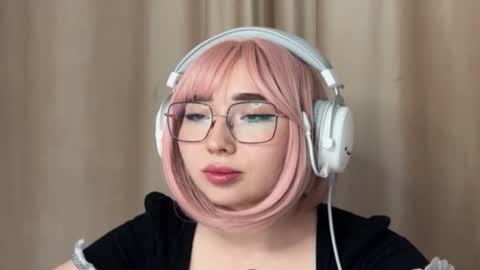 Snapshot of mira_light_ chatting on September 29, 3:17 pm mira_light_ online show from September 29, 3:17 pm