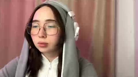 Snapshot of mira_light_ chatting on October 6, 3:20 pm mira_light_ online show from October 6, 3:20 pm