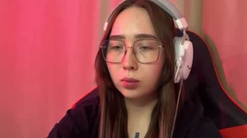 Snapshot of mira_light_ chatting on October 14, 3:24 pm mira_light_ online show from October 14, 3:24 pm