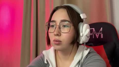Snapshot of mira_light_ chatting on October 20, 3:12 pm mira_light_ online show from October 20, 3:12 pm