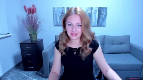 Snapshot of mira_whites chatting on February 6, 4:03 pm Mira online show from February 6, 4:03 pm
