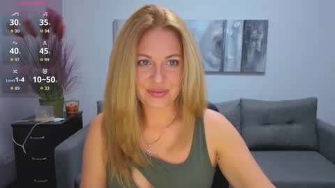 Snapshot of mira_whitme chatting on October 14, 11:44 am Mira online show from October 14, 11:44 am