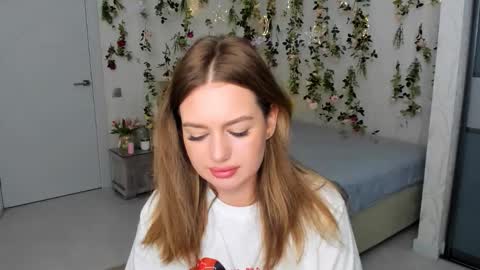 Emma online show from October 12, 1:04 am