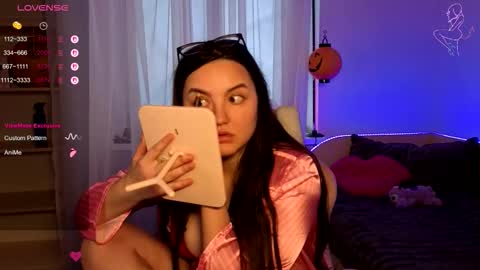 Snapshot of miraluccian chatting on November 8, 11:54 am miraluccian online show from November 8, 11:54 am