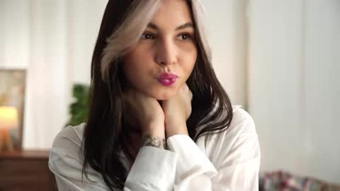 Snapshot of mirandabettman chatting on October 23, 7:51 am My name is Adele online show from October 23, 7:51 am