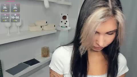 Snapshot of mirandabettman chatting on November 18, 7:24 am My name is Adele online show from November 18, 7:24 am