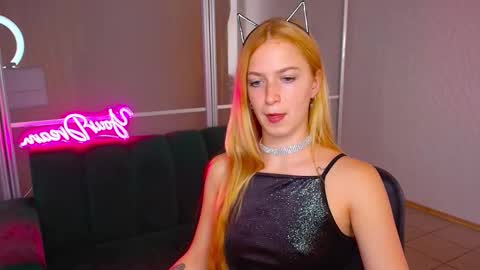 Snapshot of mirandamayers chatting on September 10, 6:13 am MirandaMayers online show from September 10, 6:13 am