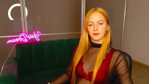 Snapshot of mirandamayers chatting on September 14, 8:08 pm MirandaMayers online show from September 14, 8:08 pm