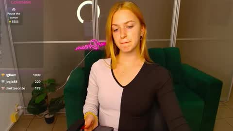 Snapshot of mirandamayers chatting on October 3, 12:40 am MirandaMayers online show from October 3, 12:40 am