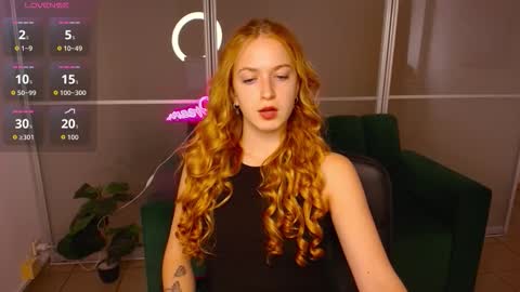 Snapshot of mirandamayers chatting on October 7, 11:40 am MirandaMayers online show from October 7, 11:40 am