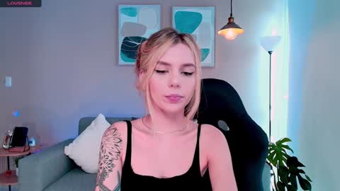 Snapshot of mirandashaw chatting on January 13, 8:48 pm Miranda Shaw online show from January 13, 8:48 pm