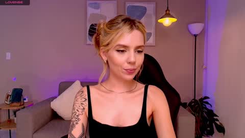 Snapshot of mirandashaw chatting on January 13, 11:49 pm Miranda Shaw online show from January 13, 11:49 pm