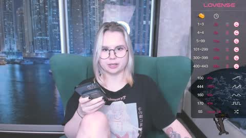 Snapshot of miray_kuriyama chatting on December 15, 7:53 pm Kira online show from December 15, 7:53 pm