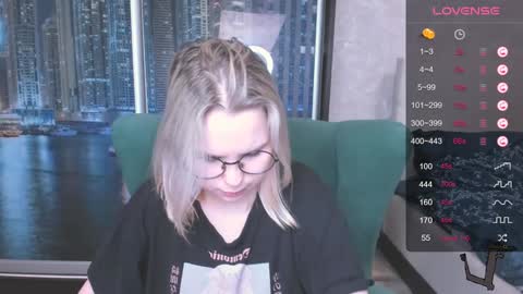 Snapshot of miray_kuriyama chatting on December 16, 3:08 am Kira online show from December 16, 3:08 am