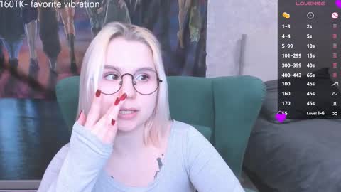 Snapshot of miray_kuriyama chatting on February 24, 4:36 pm Kira online show from February 24, 4:36 pm