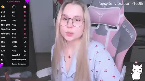 Snapshot of miray_kuriyama chatting on October 17, 1:09 am Kira online show from October 17, 1:09 am