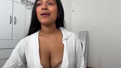 Snapshot of mirella_beck chatting on October 28, 5:26 pm Mirella online show from October 28, 5:26 pm