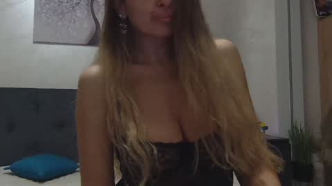 Snapshot of miriam04 chatting on December 11, 10:16 pm miriam04 online show from December 11, 10:16 pm