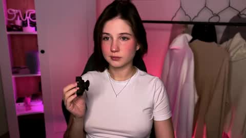 Snapshot of mirrameow chatting on February 8, 2:26 am Mira online show from February 8, 2:26 am