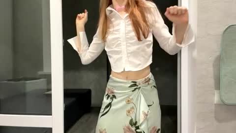 Snapshot of mishahartwigsen chatting on September 8, 7:35 pm Molly online show from September 8, 7:35 pm