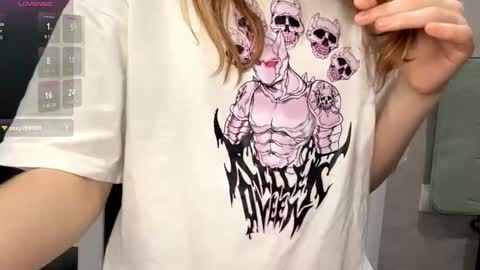 Snapshot of mishahartwigsen chatting on September 11, 7:47 pm Molly online show from September 11, 7:47 pm