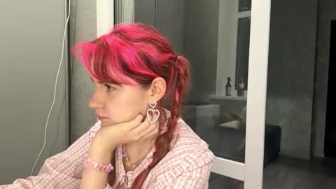 Snapshot of mishahartwigsen chatting on September 14, 5:56 pm Molly online show from September 14, 5:56 pm