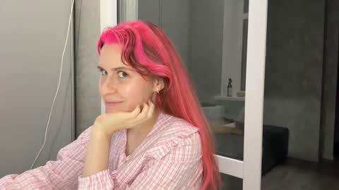 Snapshot of mishahartwigsen chatting on September 18, 5:15 pm Molly online show from September 18, 5:15 pm