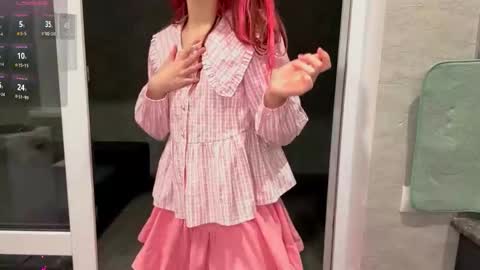 Snapshot of mishahartwigsen chatting on September 27, 5:51 pm Molly online show from September 27, 5:51 pm