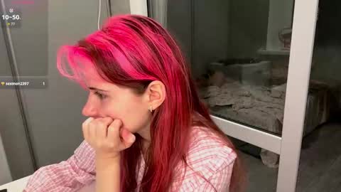 Snapshot of mishahartwigsen chatting on October 1, 5:30 pm Molly online show from October 1, 5:30 pm