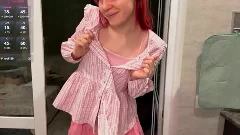 Snapshot of mishahartwigsen chatting on October 4, 5:33 pm Molly online show from October 4, 5:33 pm