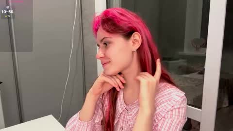 Snapshot of mishahartwigsen chatting on October 5, 5:44 pm Molly online show from October 5, 5:44 pm