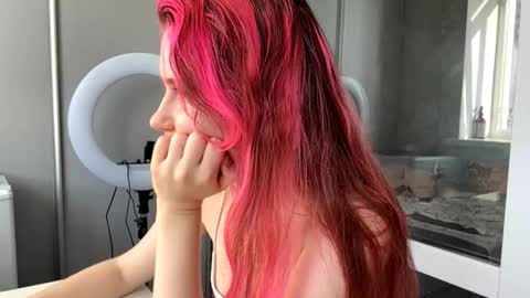 Snapshot of mishahartwigsen chatting on November 27, 11:12 am Molly online show from November 27, 11:12 am