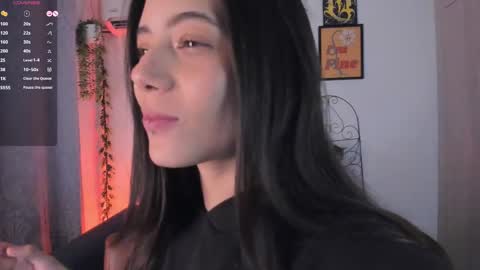 Snapshot of mishelkrave_ chatting on October 6, 1:36 am KRAVE online show from October 6, 1:36 am