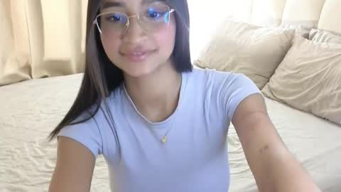 Snapshot of mishelle___7 chatting on April 20, 9:38 pm Shell online show from April 20, 9:38 pm