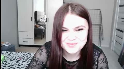 Snapshot of mishelle_model chatting on February 4, 12:00 pm Mishelle online show from February 4, 12:00 pm