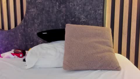 Snapshot of miss10_antonella chatting on February 22, 11:24 pm Antonella online show from February 22, 11:24 pm