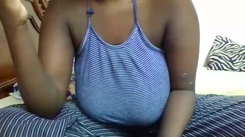 miss440 online show from November 27, 5:48 pm